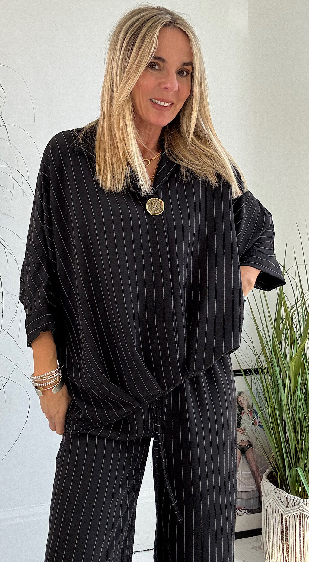 🔥2025 New Ladies' Collar Striped Loose Casual Suit