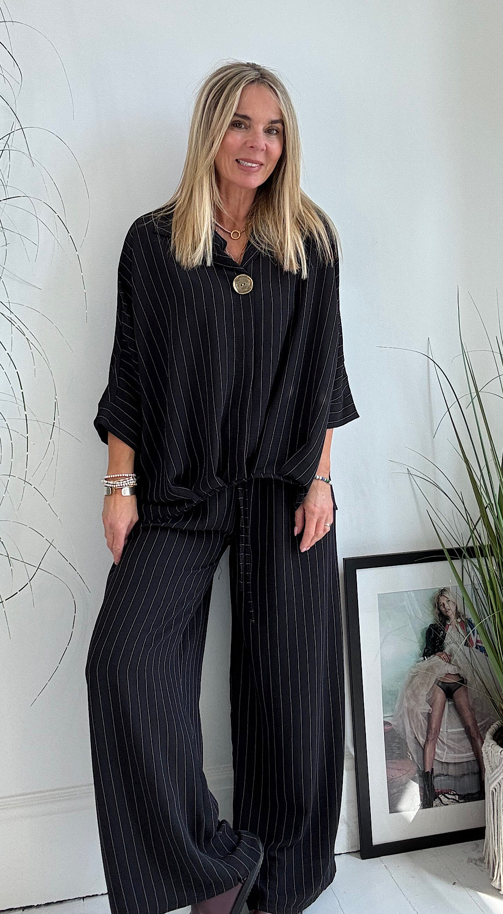 🔥2025 New Ladies' Collar Striped Loose Casual Suit